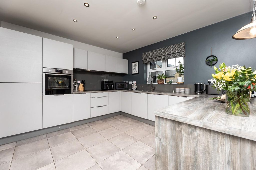 Additional image 2 of 4 bed detached house for salePlumpton Crescent, Castleford WF10