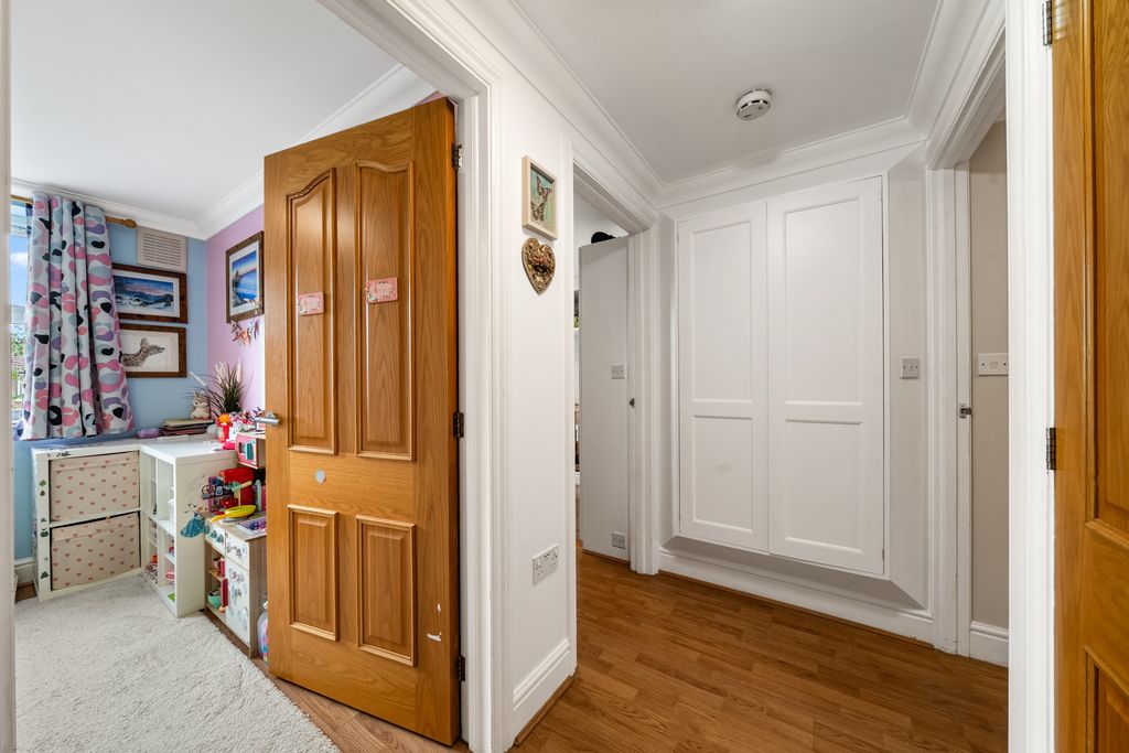 Additional image 13 of 2 bed flat for saleChertsey, Surrey KT16