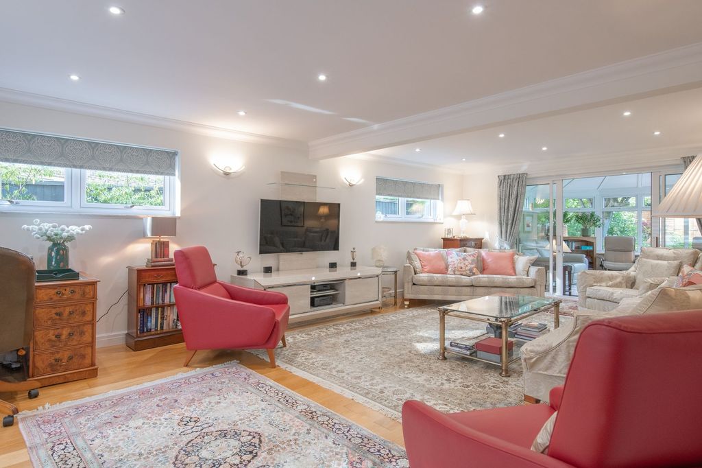 Additional image 4 of 5 bed detached house for saleRobin Hill Drive, Camberley GU15