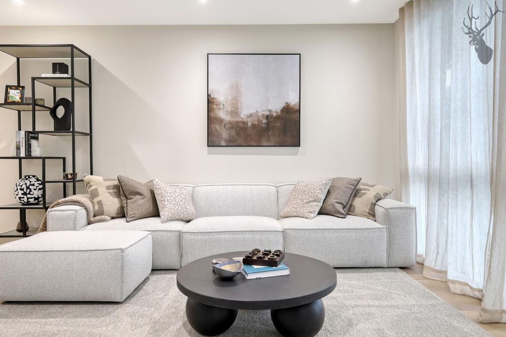 Additional image 5 of 2 bed flat for saleHigh Road, Chigwell IG7