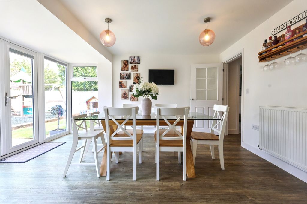 Additional image 9 of 4 bed detached house for sale71 Swinbrook Road, Carterton OX18