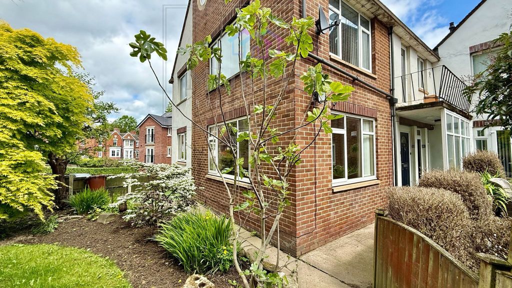2 bed flat for saleCarleton Road, Pontefract, West Yorkshire WF8 photo 2