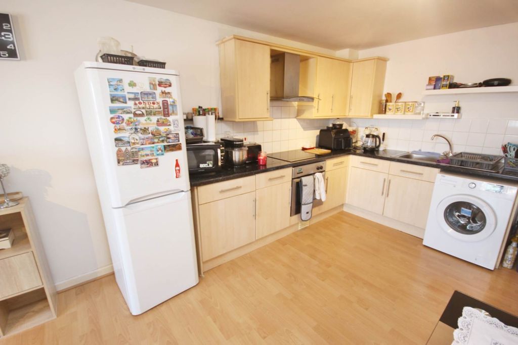 1 bed flat for saleWalmersley Road, Bury BL9 photo 4