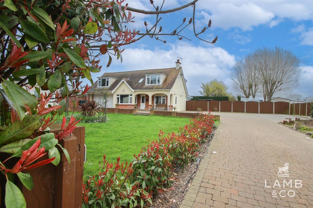 5 bed detached house for saleLondon Road, Little Clacton CO16