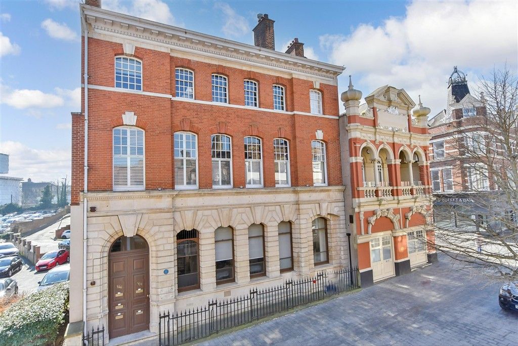 1 bed flat for saleHigh Street, Chatham, Kent ME4