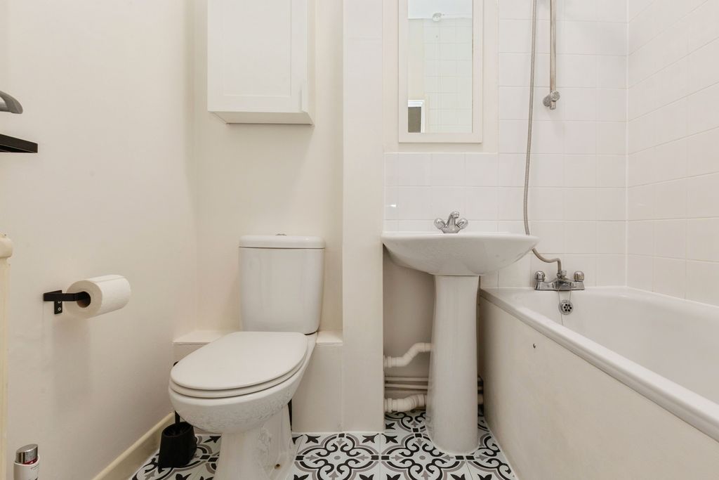 Additional image 12 of 1 bed flat for saleEssex Road, Thame, Oxfordshire OX9