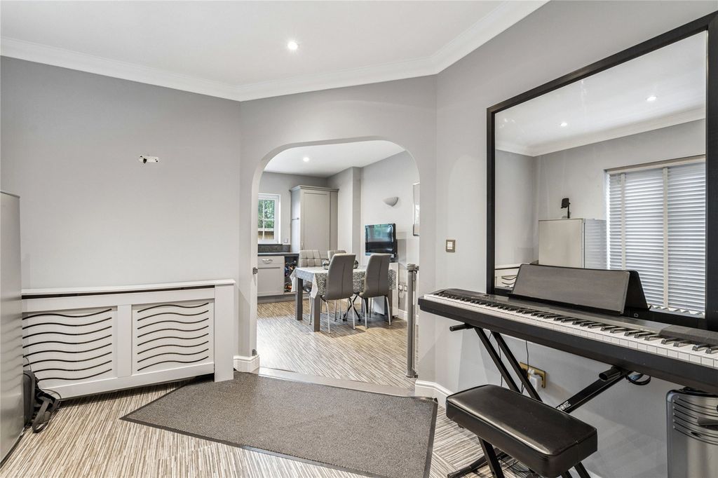 Additional image 14 of 5 bed detached house for saleCedar Close, Chesham HP5