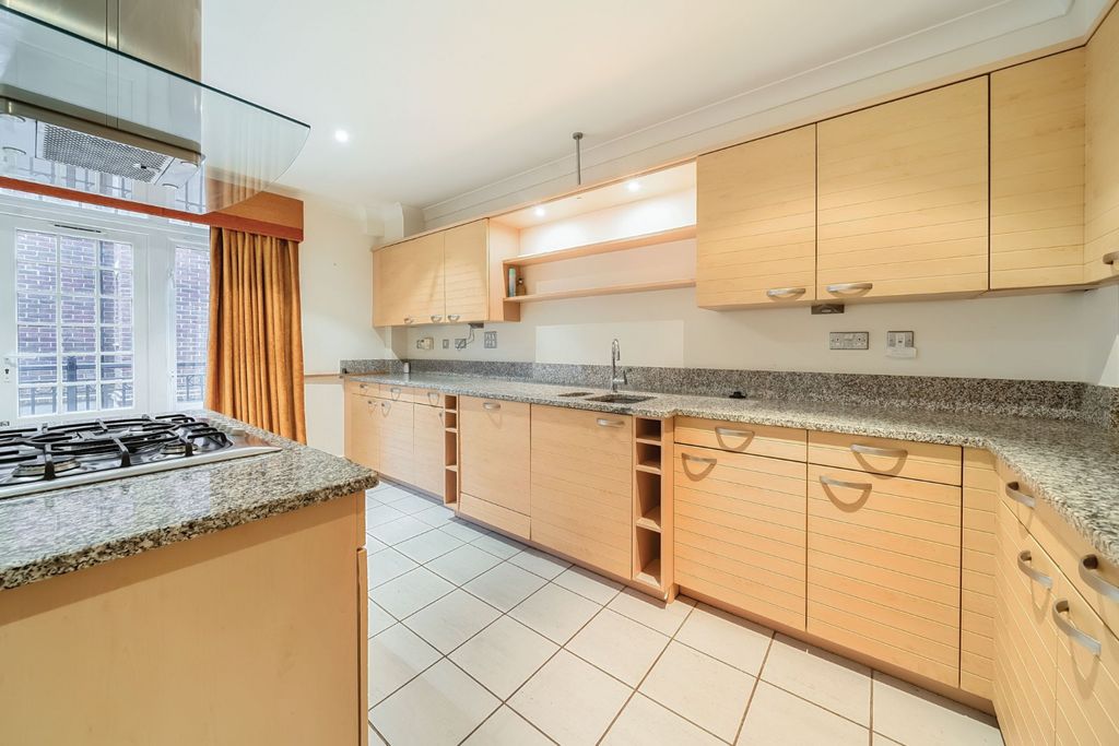 Additional image 8 of 2 bed flat for saleWorsley Grange, Kemnal Road, Chislehurst, Kent BR7