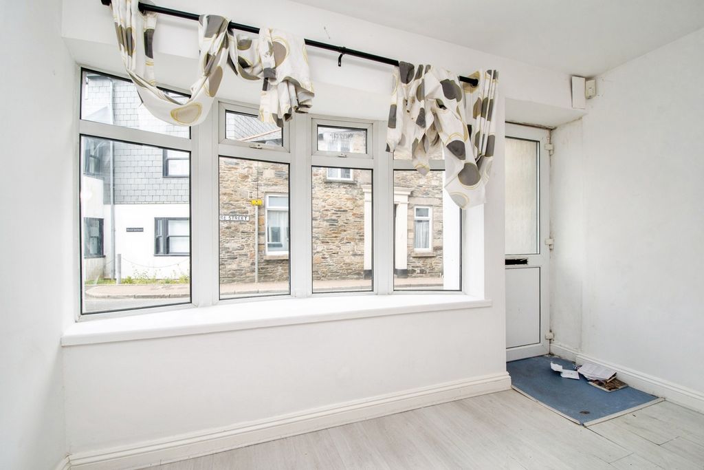 Additional image 10 of 1 bed flat for saleFore Street, Callington, Cornwall PL17
