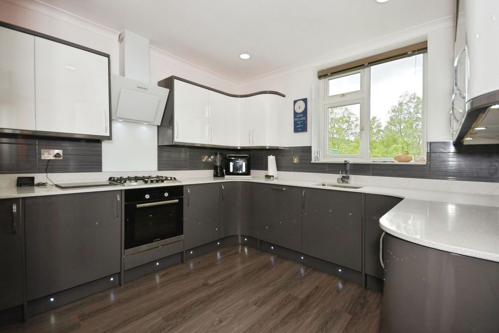 4 bed semi-detached house for saleMacclesfield Old Road, Buxton, Derbyshire SK17 photo 4