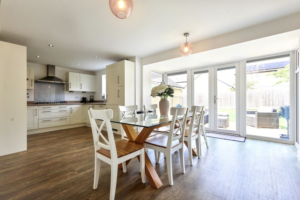 Additional image 5 of 4 bed detached house for sale71 Swinbrook Road, Carterton OX18