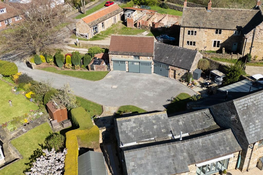 Additional image 80 of 4 bed property for saleHawthorne Barns, Walton Back Lane, Somersall, Chesterfield S42