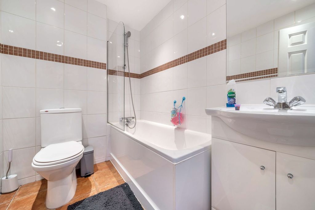 Additional image 12 of 3 bed flat for saleHeathbourne Road, Bushey WD23