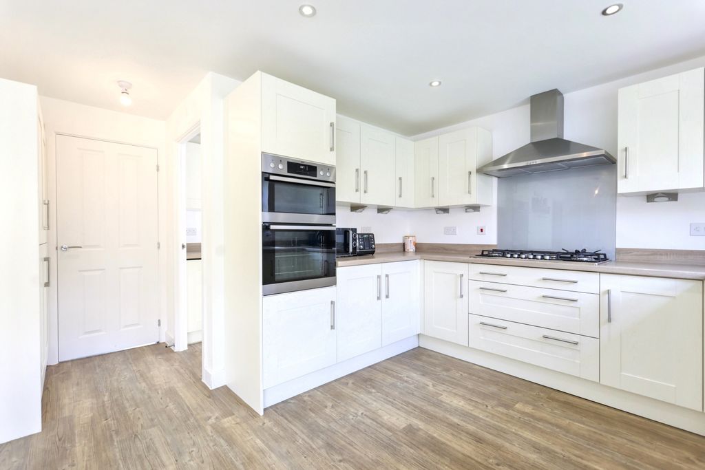Additional image 7 of 4 bed detached house for sale71 Swinbrook Road, Carterton OX18