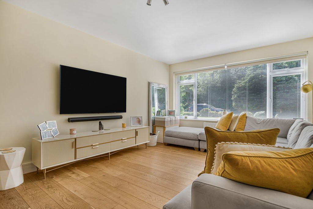 Additional image 3 of 2 bed flat for saleOld Perry Street, Chislehurst BR7