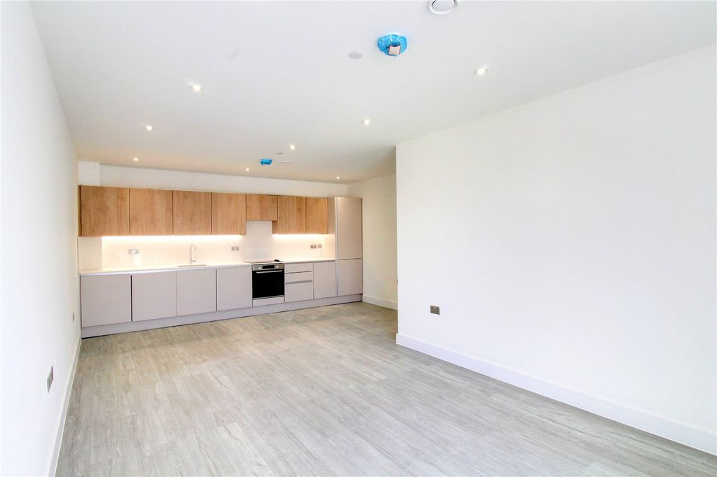Additional image 4 of 2 bed flat for saleHigh Street, Camberley GU15