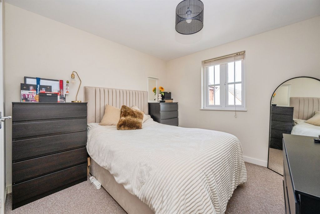 Additional image 10 of 2 bed flat for saleBurwaye Close, Lichfield WS13