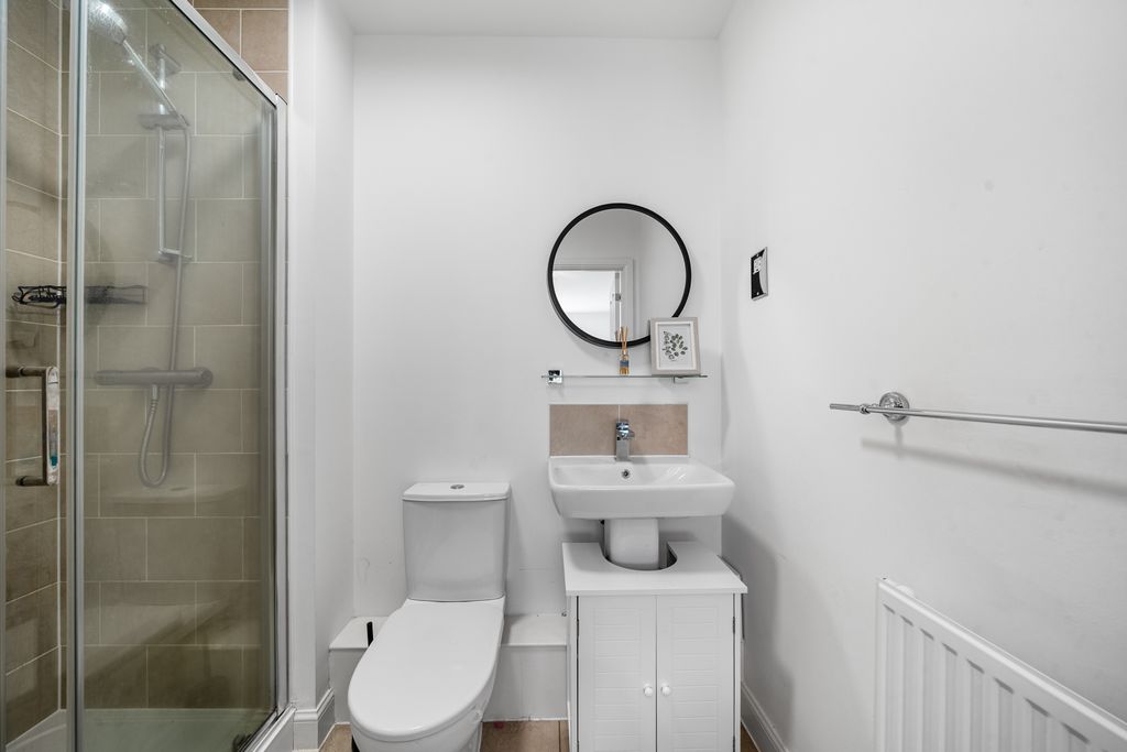 Additional image 10 of 2 bed flat for saleChertsey, Surrey KT16
