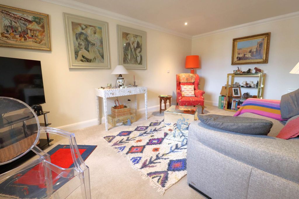 Additional image 2 of 1 bed flat for saleFleur De Lis, Marlborough SN8