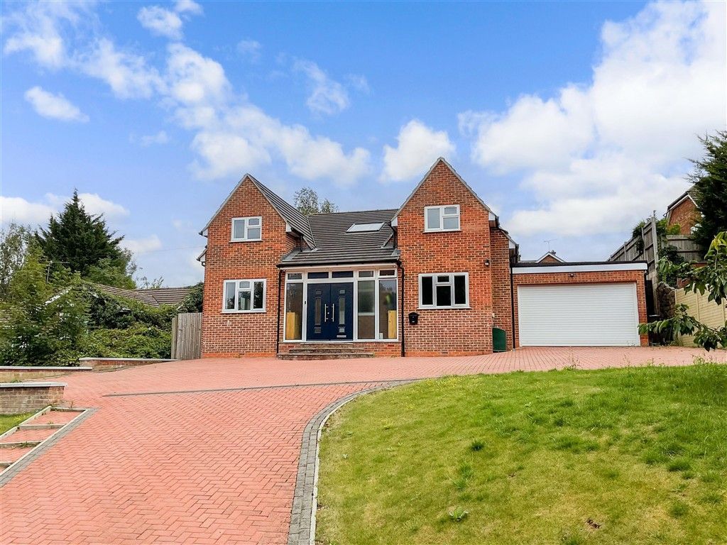 5 bed chalet for saleRobin Hood Lane, Walderslade, Chatham, Kent ME5
