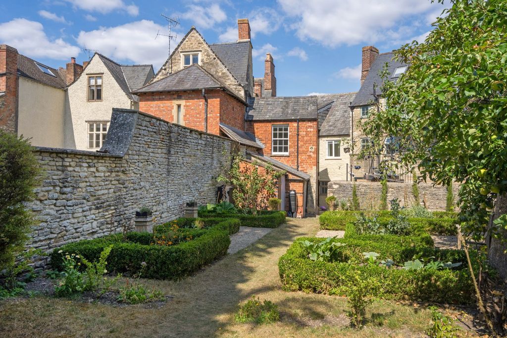 Additional image 26 of 10 bed town house for salePark Street, Cirencester, Gloucestershire GL7