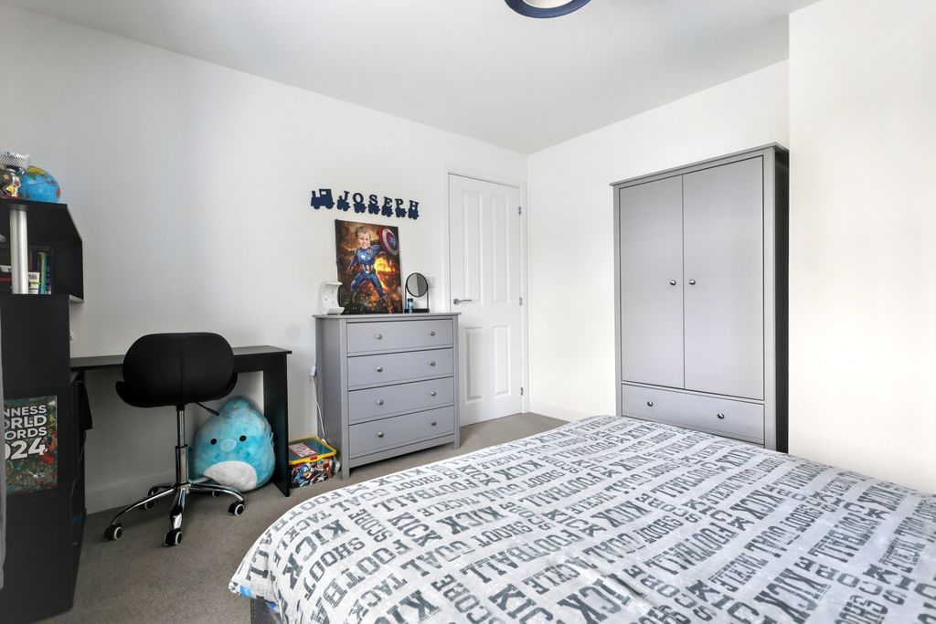 Additional image 25 of 4 bed detached house for sale71 Swinbrook Road, Carterton OX18