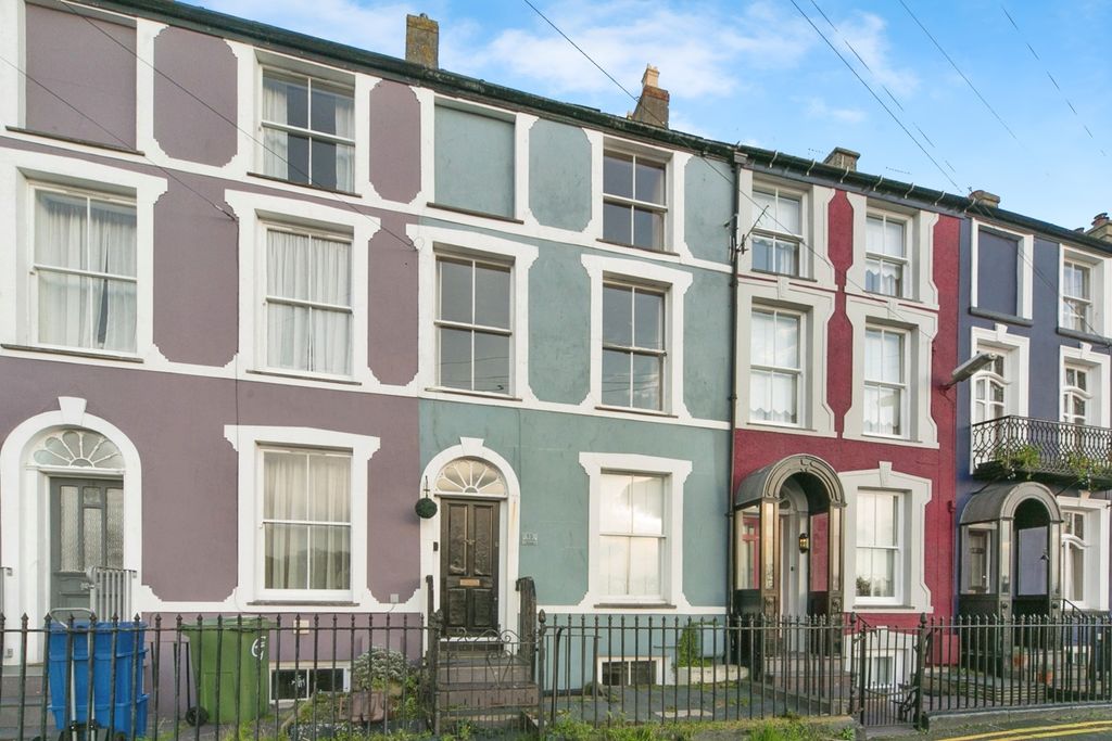 5 bed terraced house for saleSegontium Terrace, Caernarfon, Gwynedd LL55