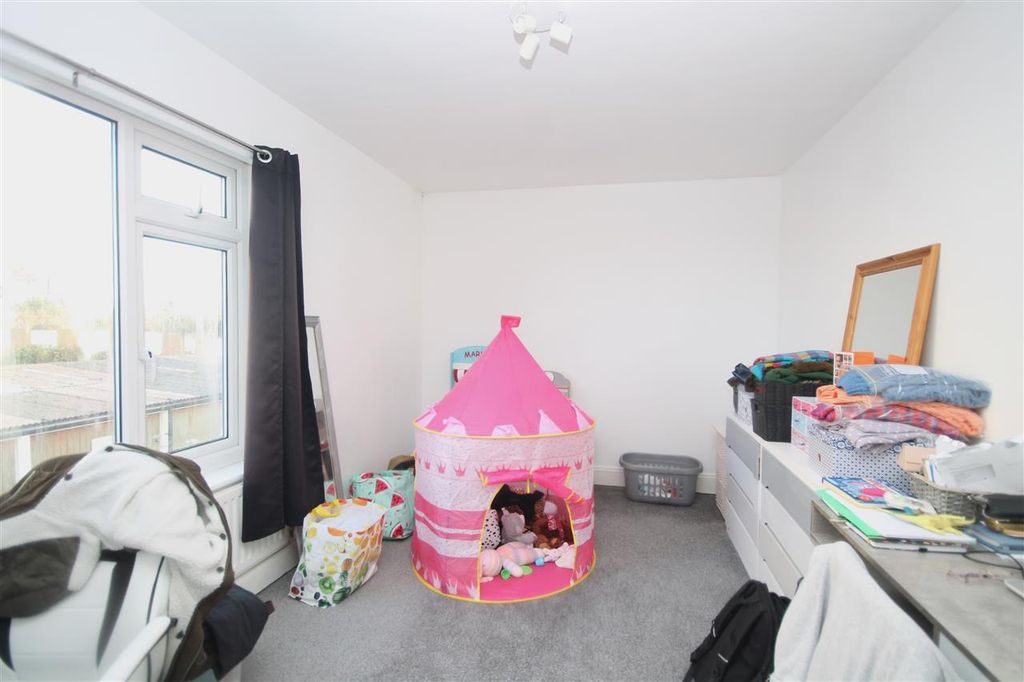 Additional image 7 of 2 bed flat for saleMarine Court, Marine Parade West, Clacton On Sea CO15