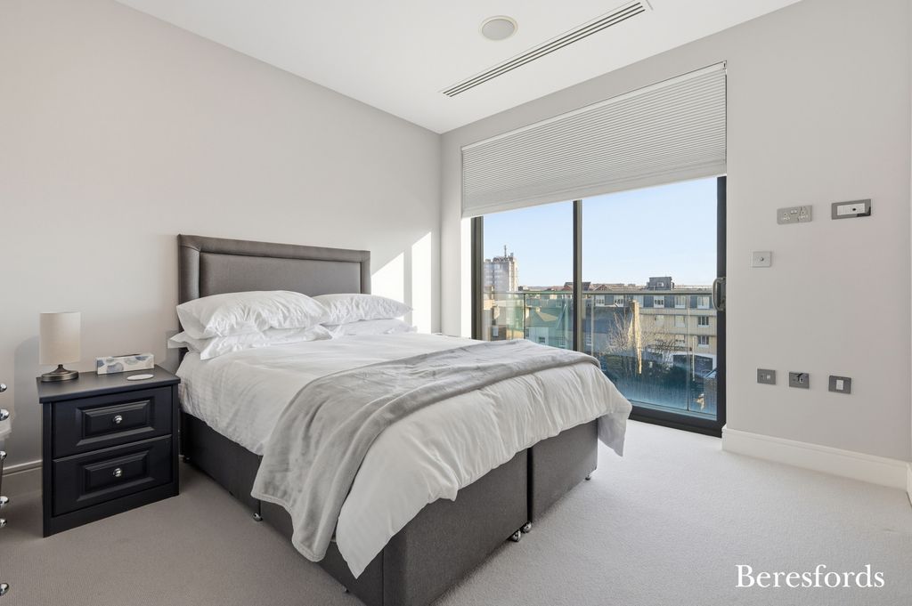 Additional image 15 of 3 bed flat for saleNew London Road, Chelmsford CM2