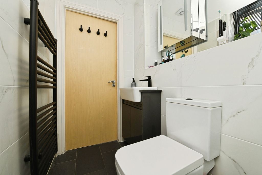 Additional image 15 of 2 bed flat for saleVictoria Court, New Street, Chelmsford, Essex CM1