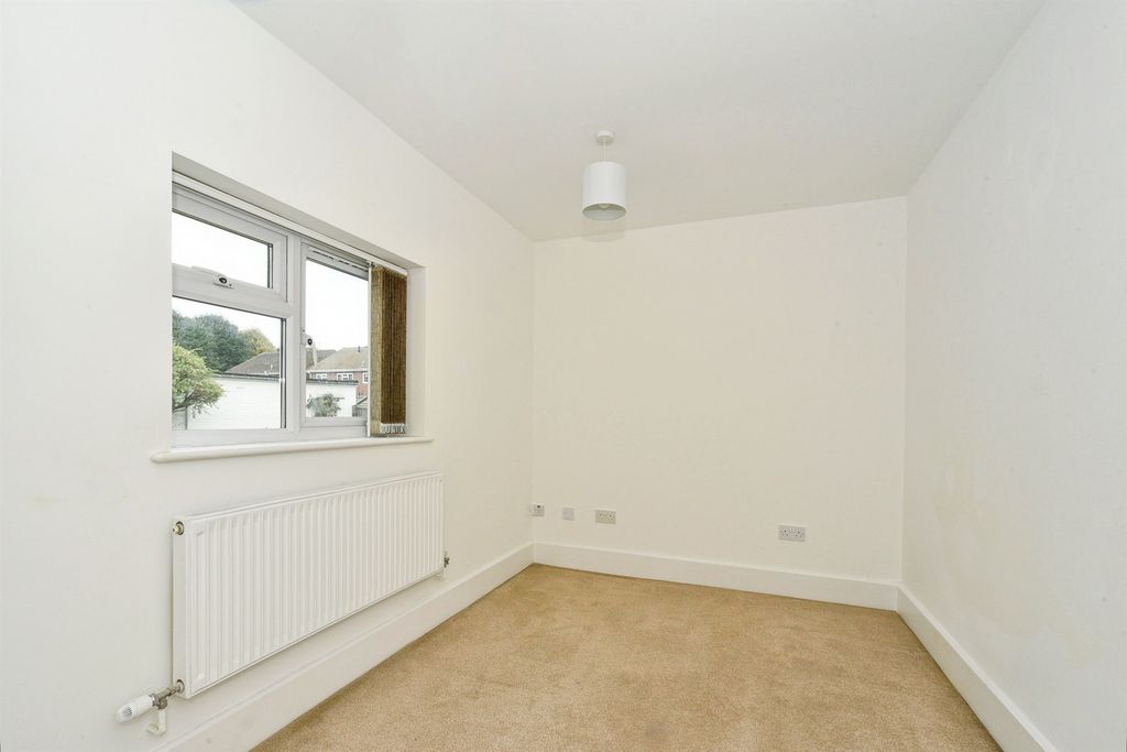 Additional image 8 of 2 bed flat for saleLondon Road, Marlborough SN8