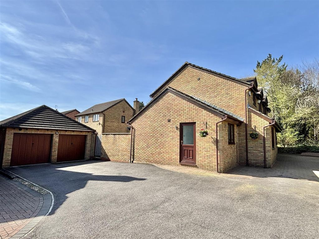 Additional image 4 of 4 bed detached house for saleExeter Close, Chippenham SN14