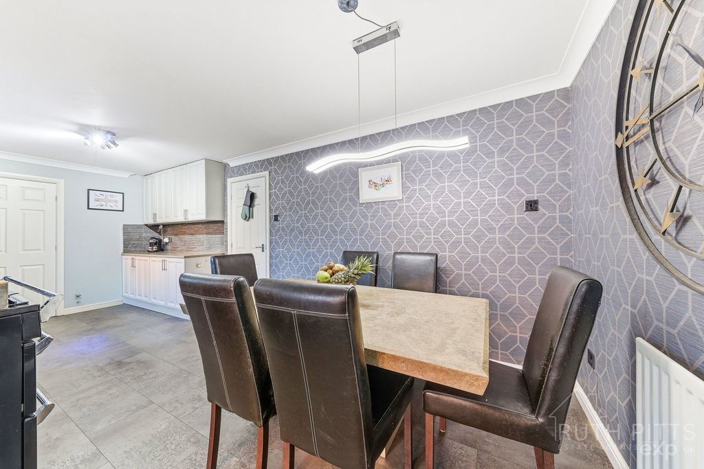 Additional image 5 of 4 bed detached house for saleGreenbank Close, Castleford WF10