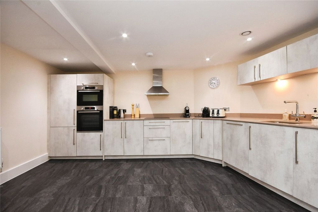 Additional image 3 of 2 bed flat for saleHigh Street, Chelmsford, Essex CM1