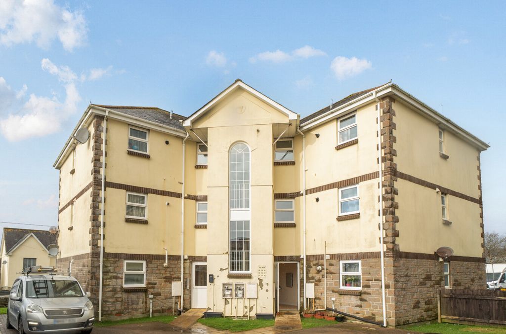 2 bed flat for saleHarris Close, Kelly Bray, Callington, Cornwall PL17