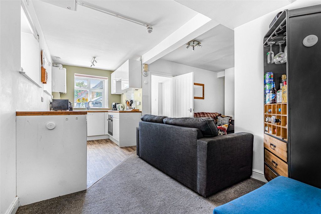 Additional image 6 of 2 bed flat for saleKings Head Court, New Street, Chipping Norton, Oxfordshire OX7