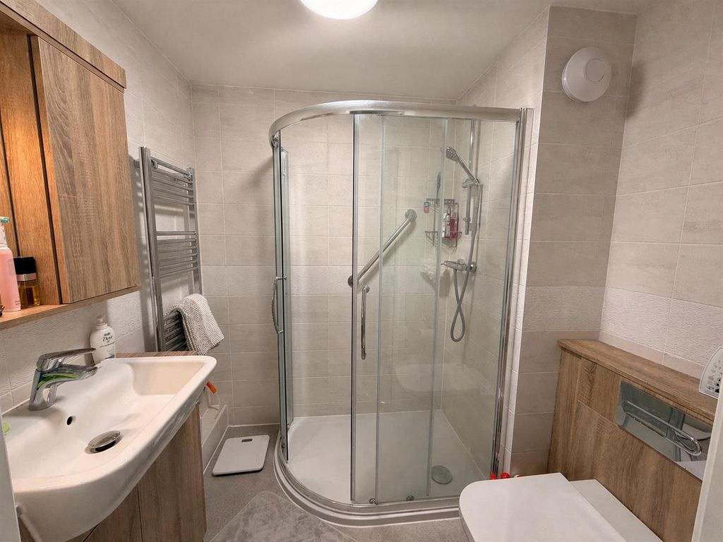 Additional image 8 of 2 bed flat for saleSt Andrew's Lodge, The Causeway, Chippenham SN15