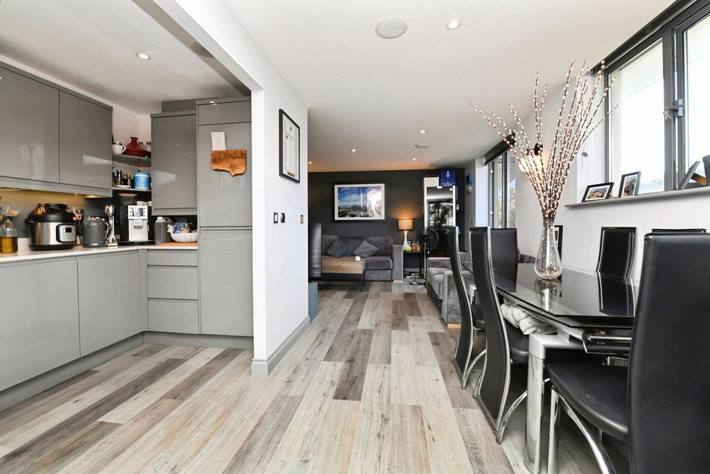 Additional image 4 of 2 bed flat for saleVictoria Court, New Street, Chelmsford, Essex CM1