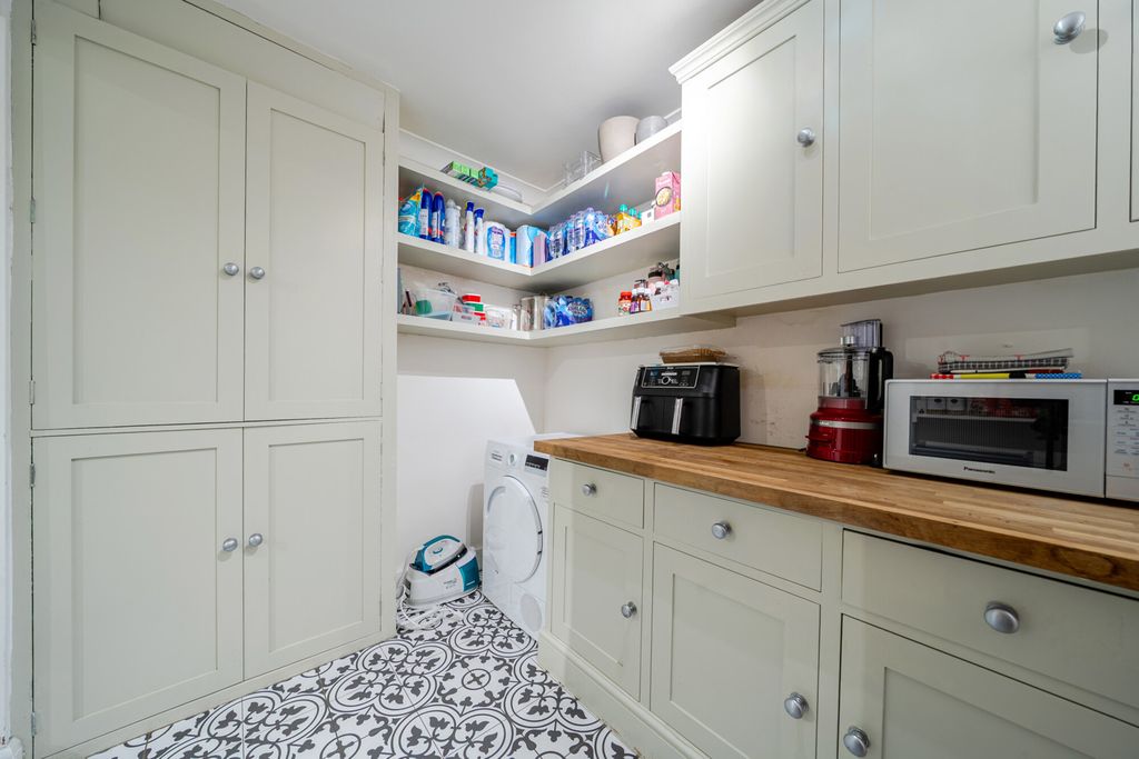 Additional image 7 of 4 bed flat for saleSusan Wood, Chislehurst BR7