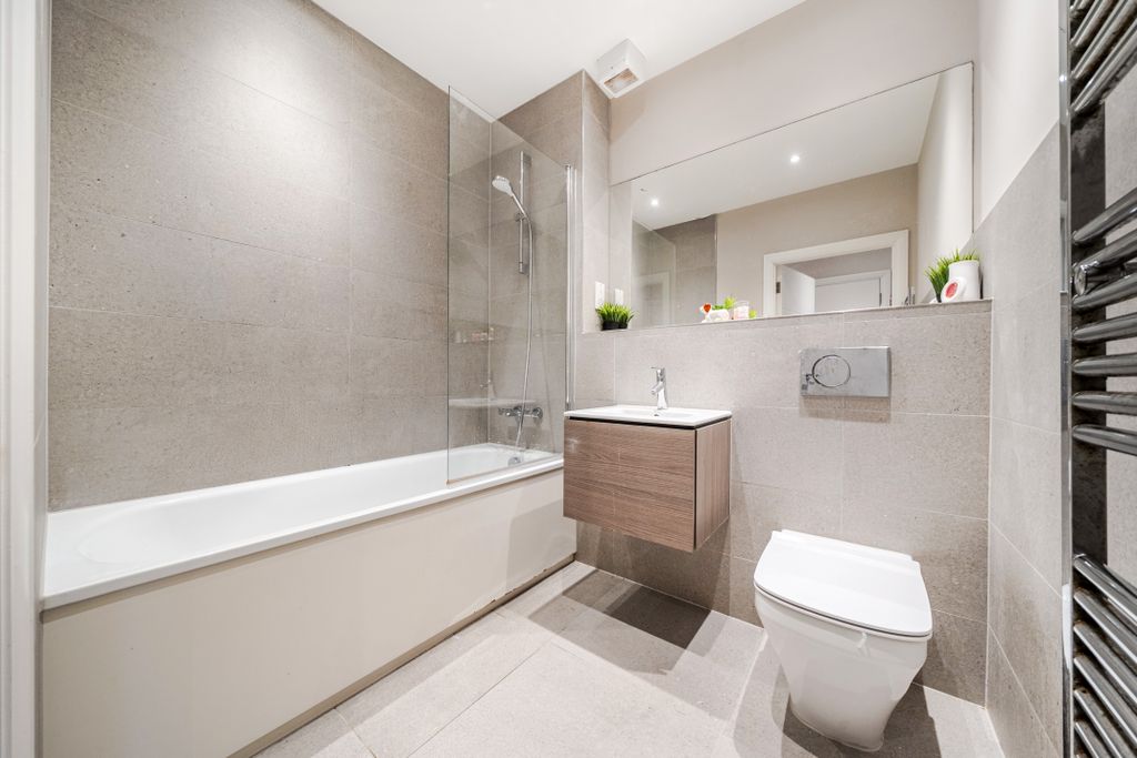 Additional image 3 of 2 bed flat for saleTupwood Lane, Caterham CR3