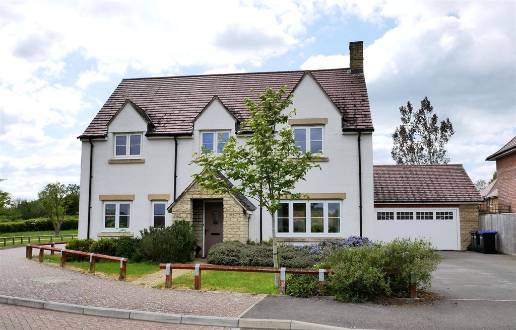 4 bed detached house for saleMorgans Road, Calne SN11