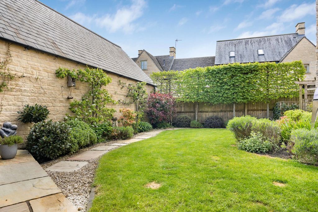 Additional image 27 of 5 bed detached house for saleBeecham Close, Cirencester, Gloucestershire GL7