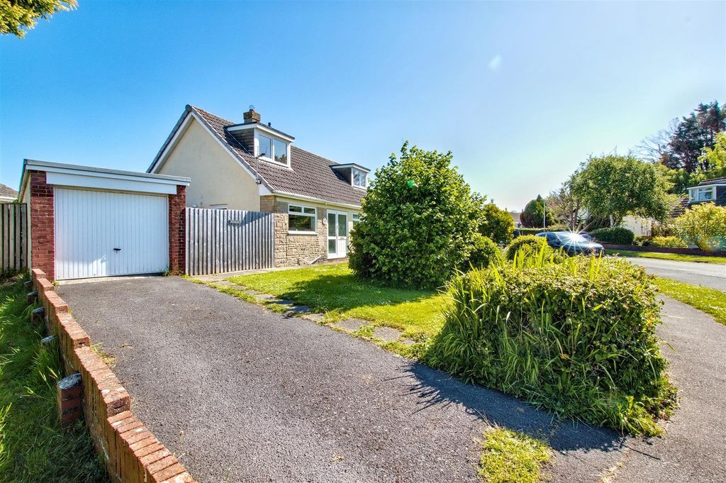 3 bed detached bungalow for saleHeol Derw, Cardigan SA43
