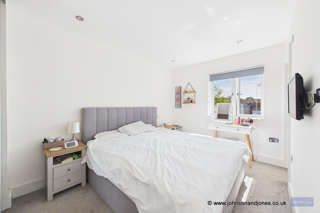 Additional image 8 of 2 bed flat for saleCoronation House, Chertsey KT16