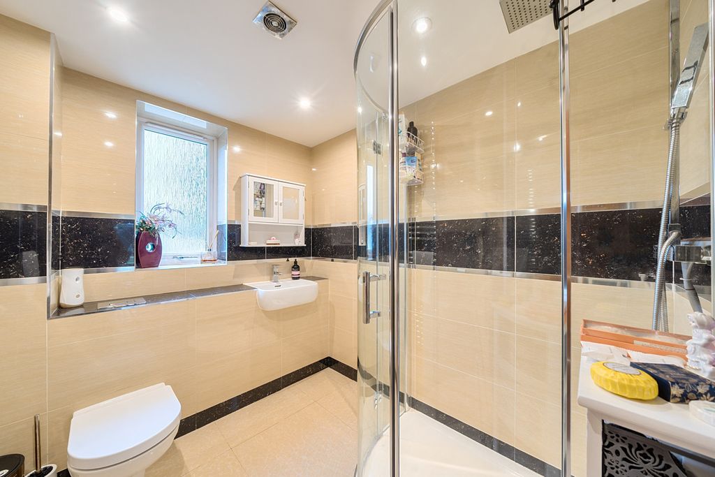 Additional image 14 of 5 bed detached house for saleHeathfield Road, Bushey WD23