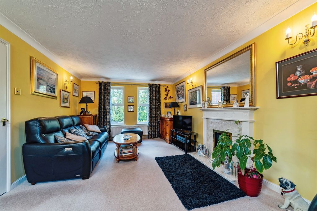 Additional image 3 of 4 bed detached house for salePlumpton Close, Chippenham SN14