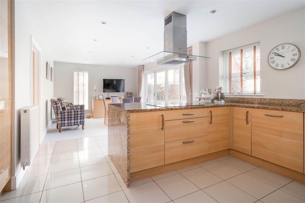 Additional image 3 of 5 bed detached house for saleTreeneuk Gardens, Ashgate, Chesterfield S40