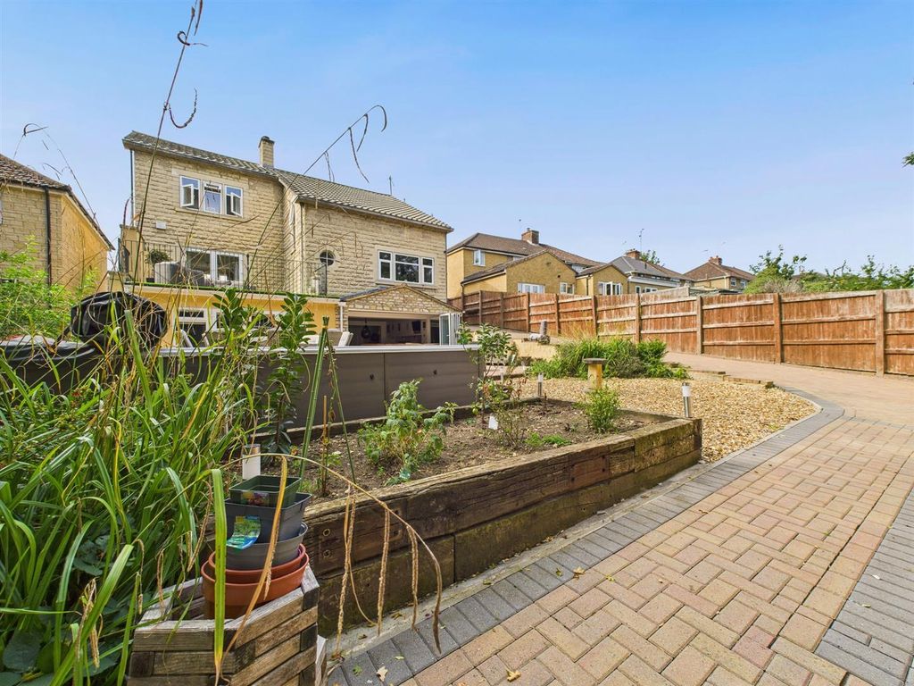Additional image 2 of 4 bed detached house for salePlantation Road, Chippenham SN14