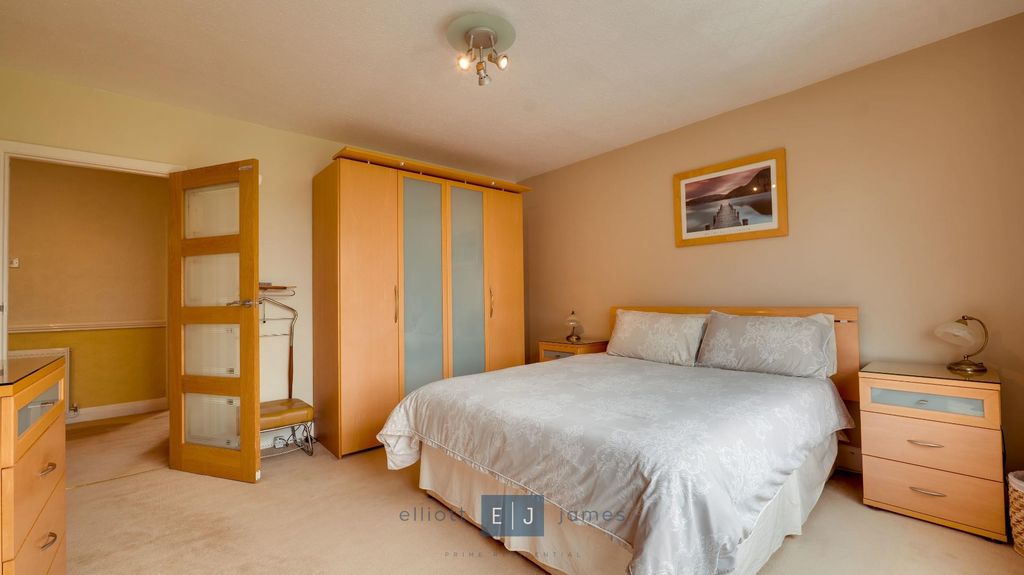Additional image 26 of 5 bed detached house for saleLee Grove, Chigwell IG7