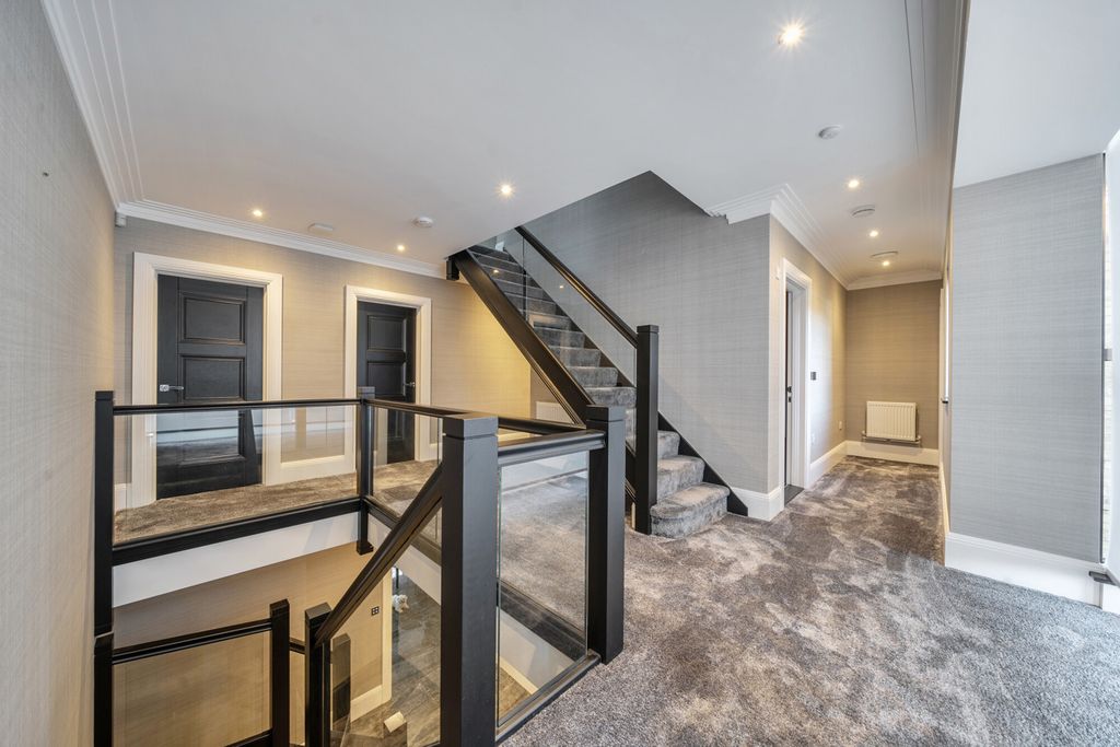 Additional image 21 of 7 bed detached house for saleHeathley End, Chislehurst BR7